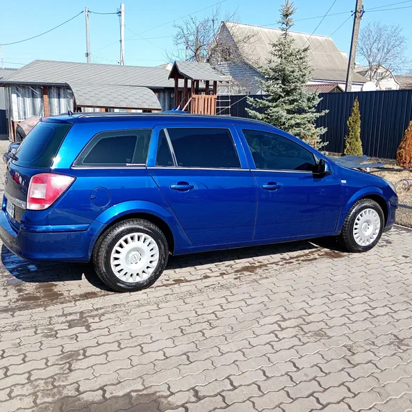 Opel Astra 2010 - 1