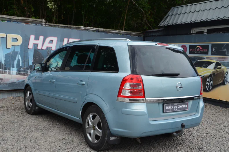 Opel Zafira 2010 - 5