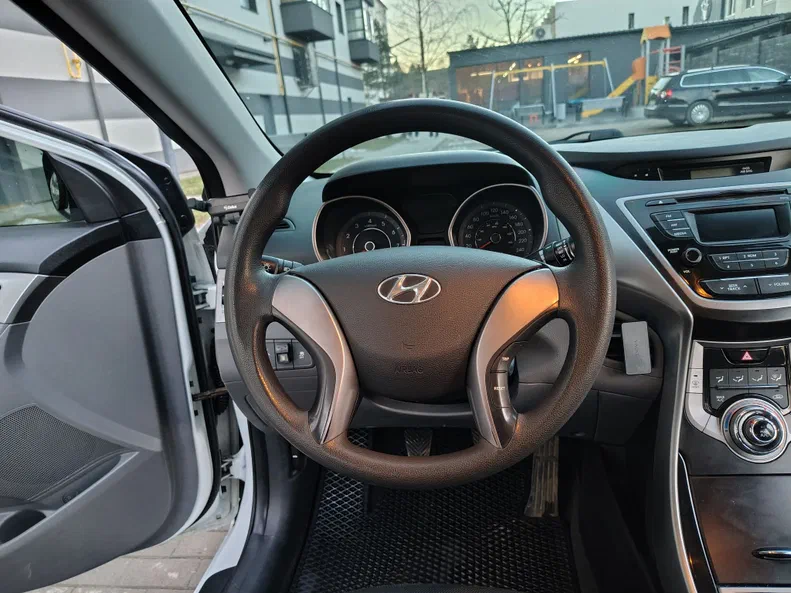 Hyundai Elantra 2013 - 26