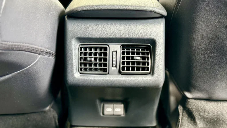 Toyota Camry 2024 - 18