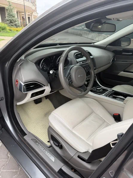 Jaguar XE 2016 - 5