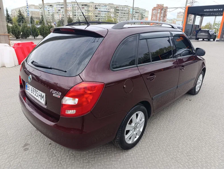 Skoda Fabia 2010 - 6