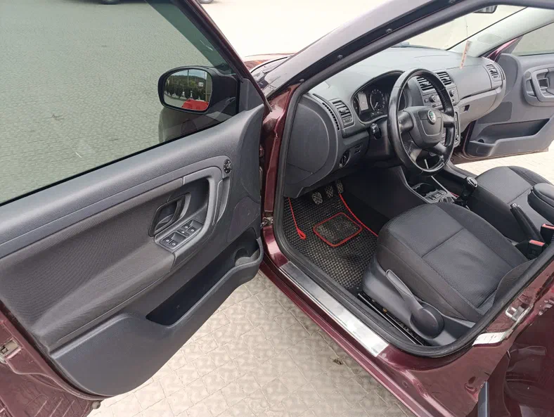 Skoda Fabia 2010 - 8