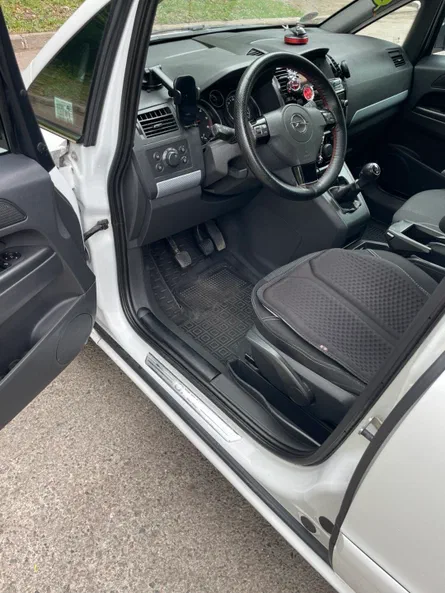 Opel Zafira 2010 - 6