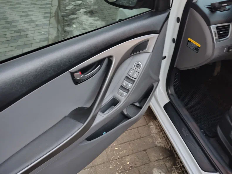 Hyundai Elantra 2013 - 32
