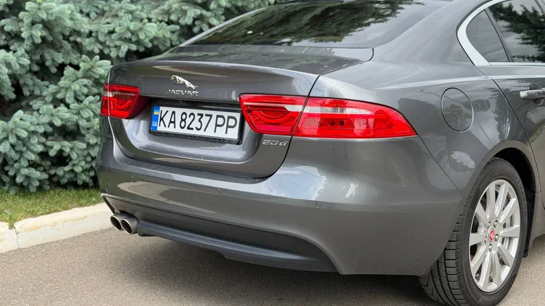 Jaguar XE 2016 - 9