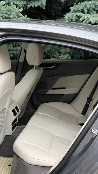 Jaguar XE 2016 - 3