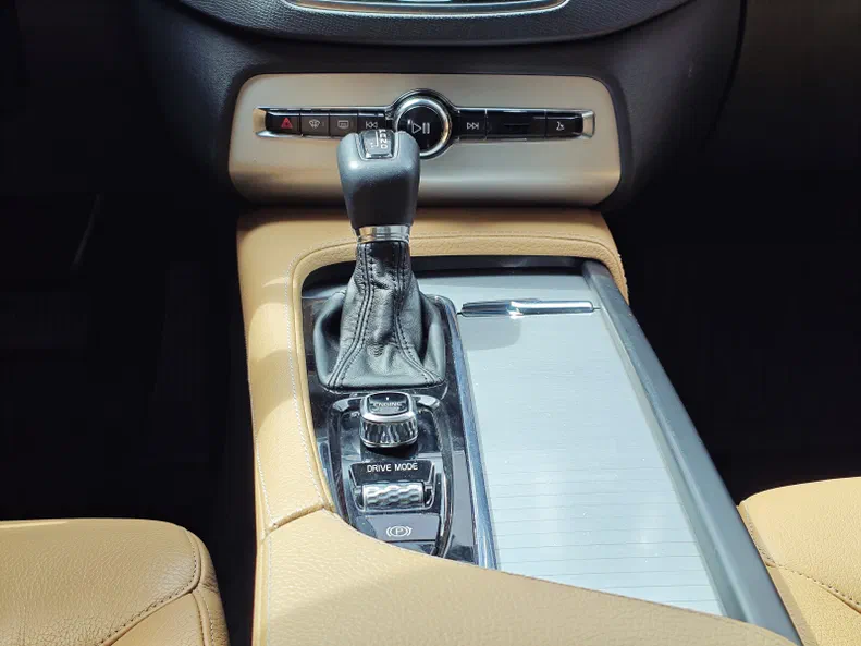 Volvo XC90 2015 - 16