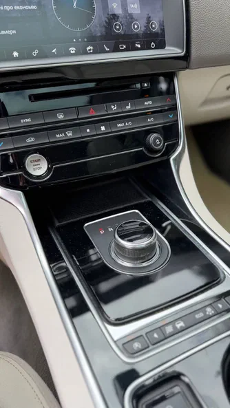 Jaguar XE 2016 - 5