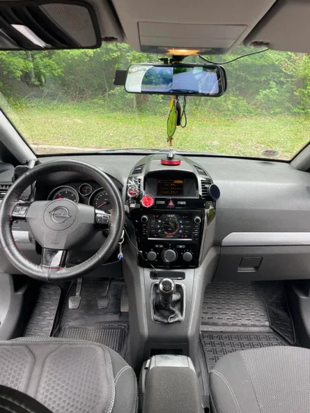 Opel Zafira 2010 - 5