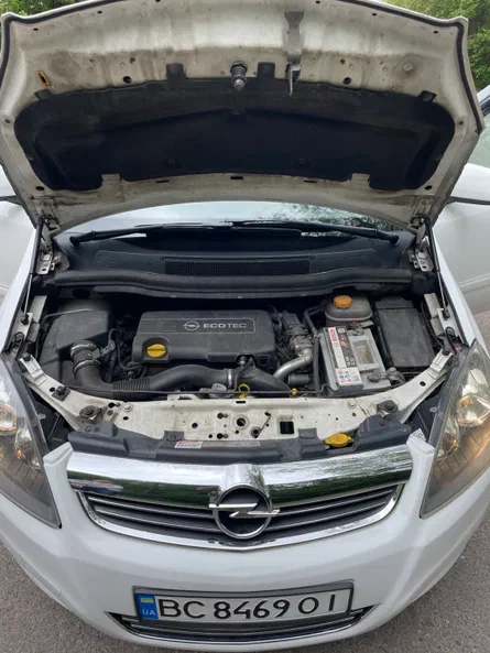 Opel Zafira 2010 - 15