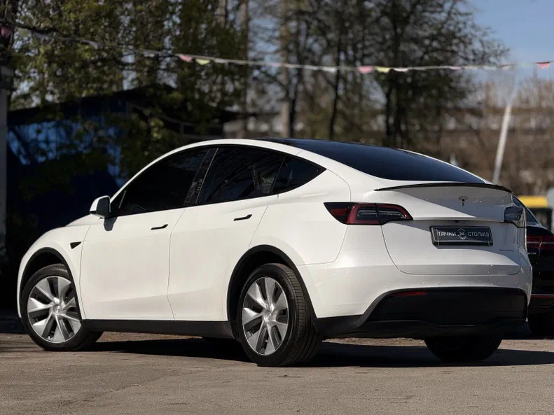 Tesla Model Y 2022 - 8