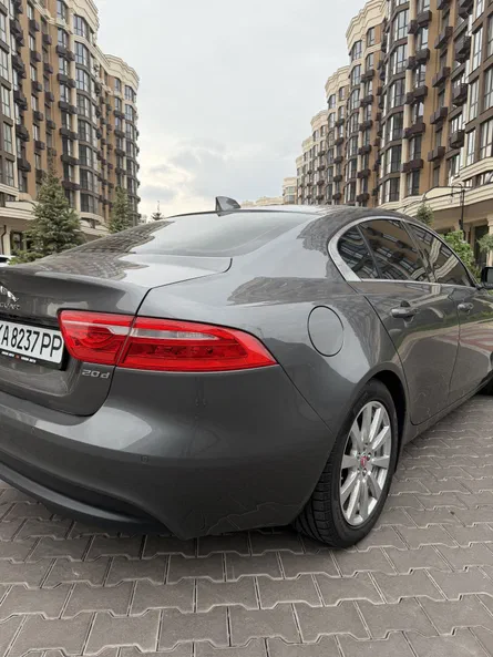 Jaguar XE 2016 - 4