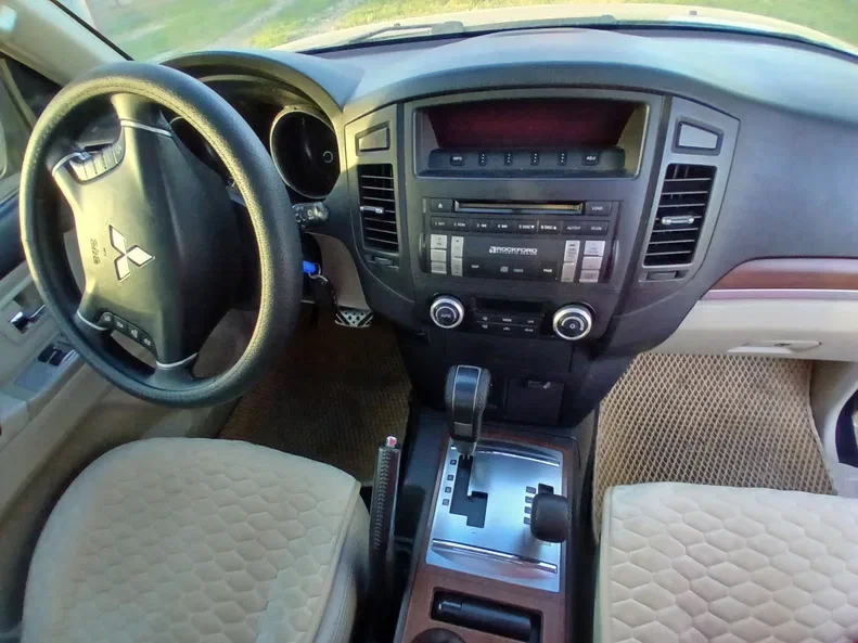 Mitsubishi Pajero 2008 - 12