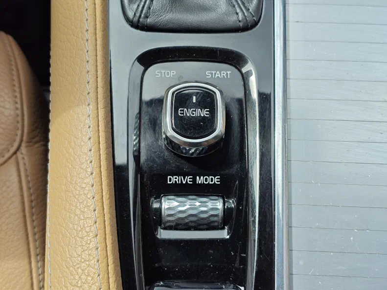 Volvo XC90 2015 - 17