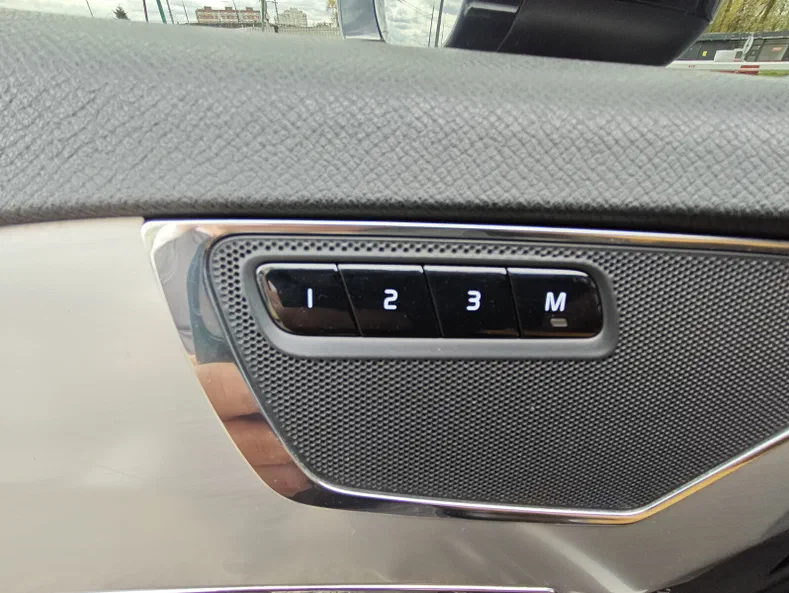 Volvo XC90 2015 - 32