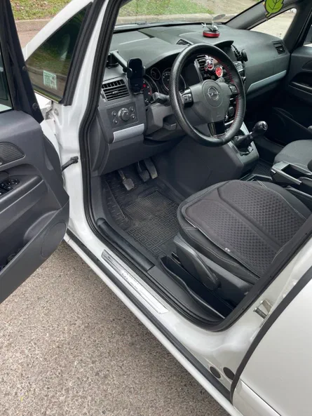 Opel Zafira 2010 - 7
