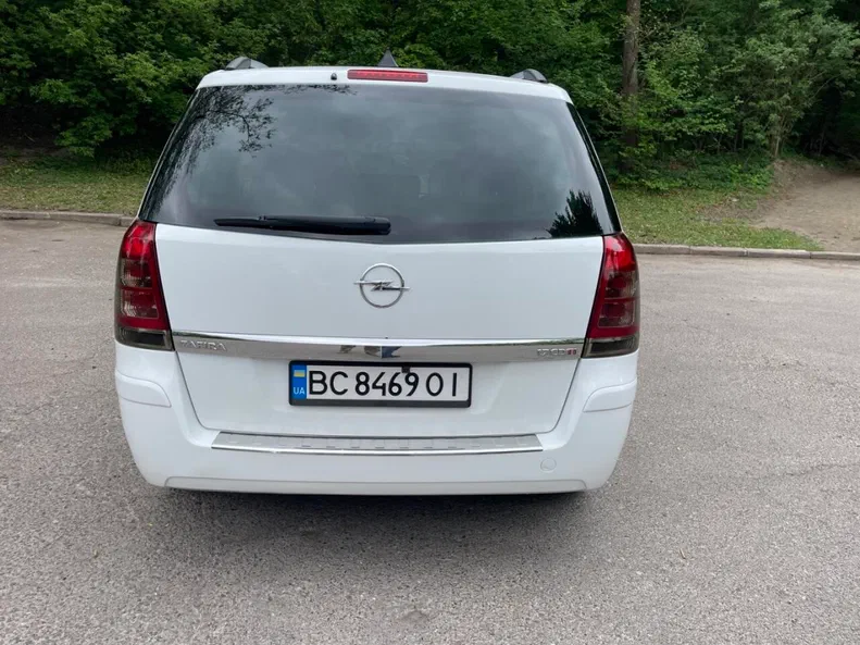 Opel Zafira 2010 - 4