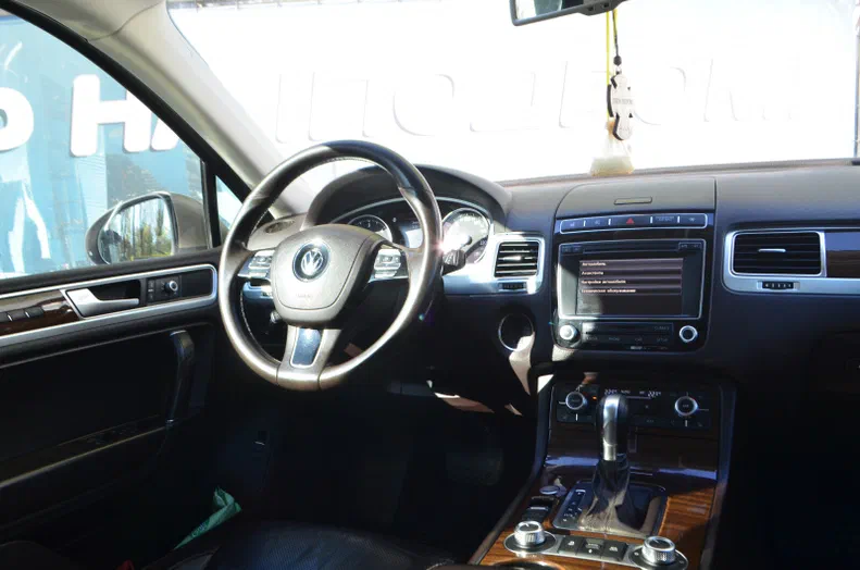 Volkswagen Touareg 2015 - 9