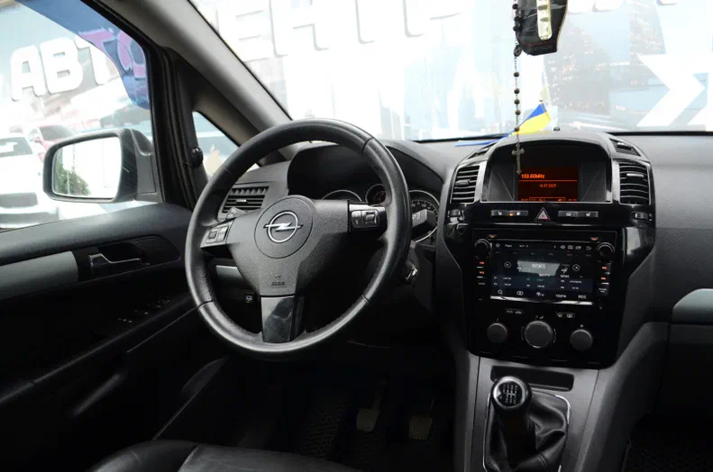 Opel Zafira 2010 - 9