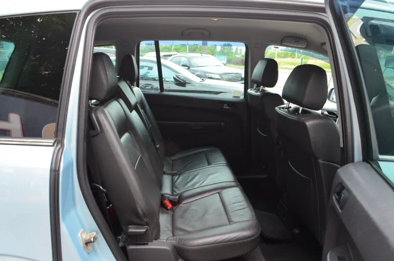Opel Zafira 2010 - 19