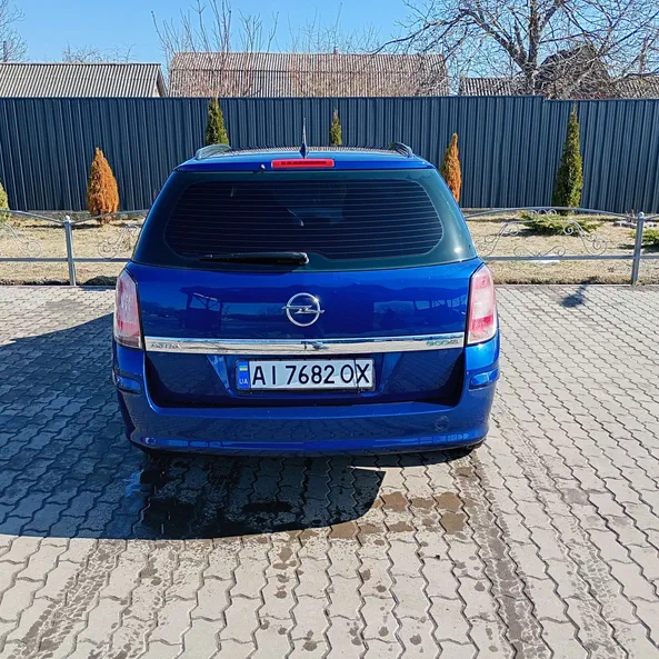 Opel Astra 2010 - 2