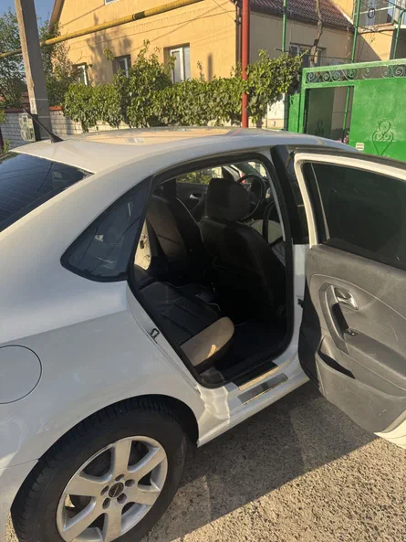 Volkswagen Polo 2012 - 16