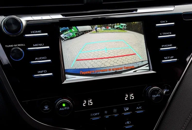 Toyota Camry 2018 - 11