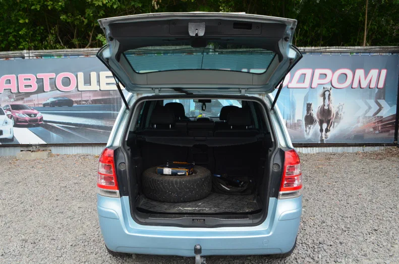 Opel Zafira 2010 - 21