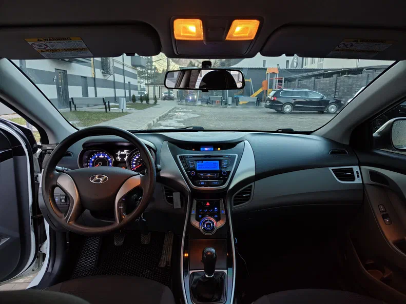 Hyundai Elantra 2013 - 21