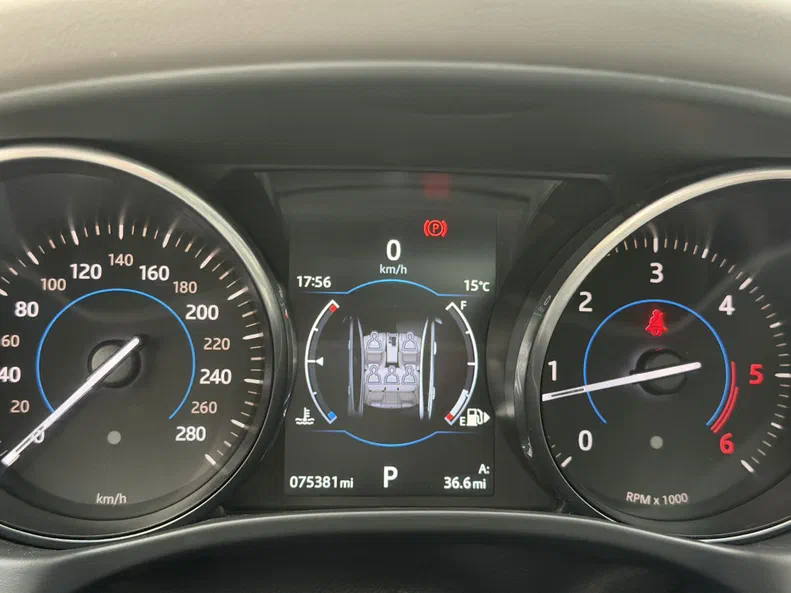 Jaguar XE 2016 - 15