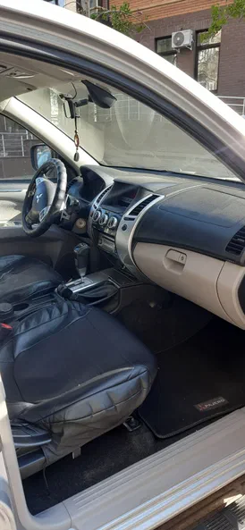 Mitsubishi Pajero Sport 2012 - 1
