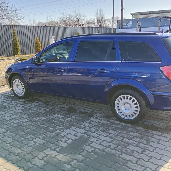 Opel Astra 2010 - 0