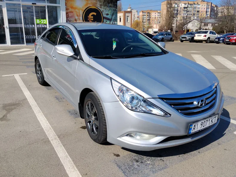 Hyundai Sonata 2011 - 1