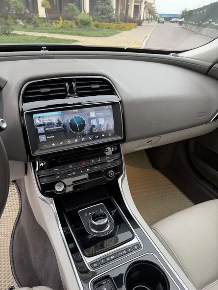 Jaguar XE 2016 - 7