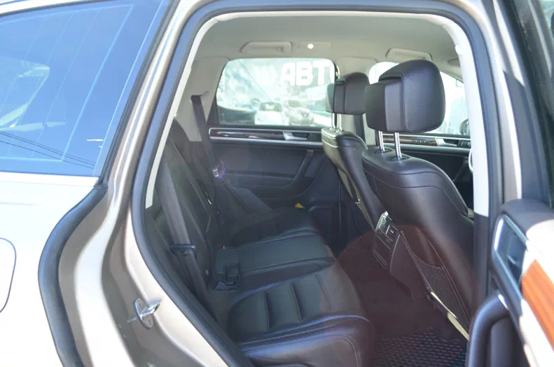 Volkswagen Touareg 2015 - 20