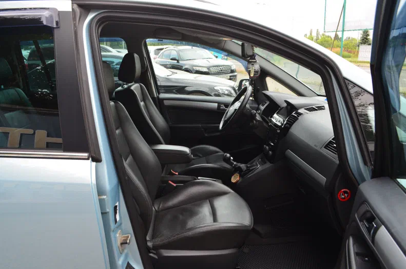 Opel Zafira 2010 - 10