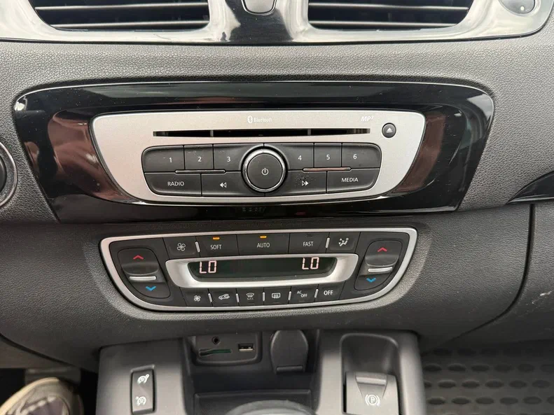 Renault Scenic 2015 - 25