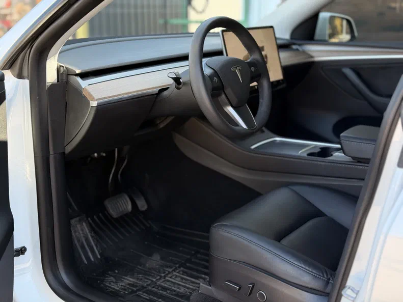Tesla Model Y 2022 - 12