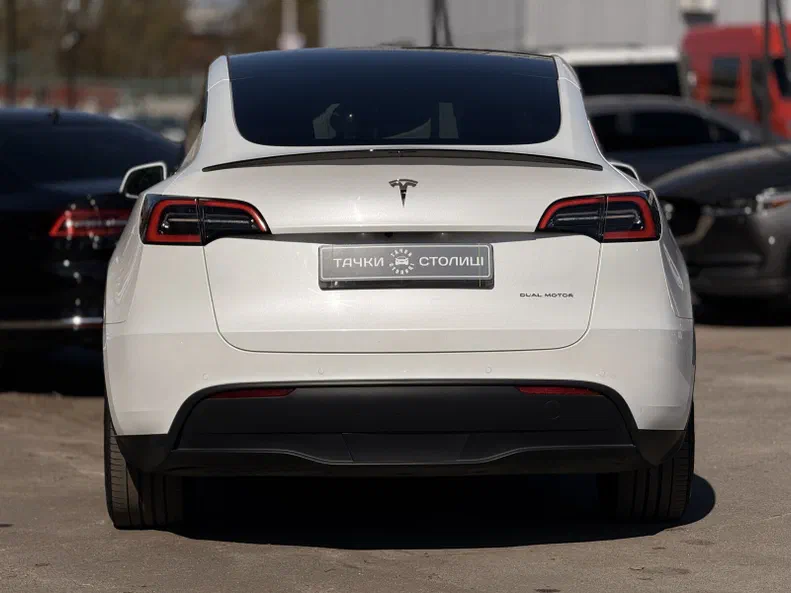 Tesla Model Y 2022 - 6