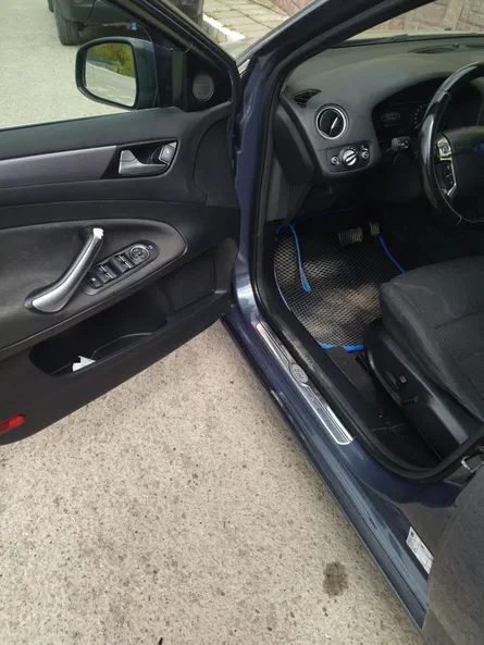 Ford Mondeo 2011 - 10