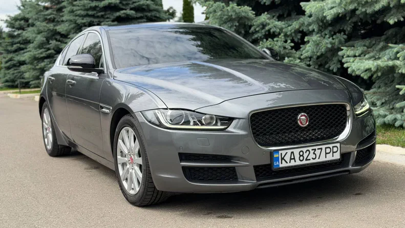 Jaguar XE 2016 - 8