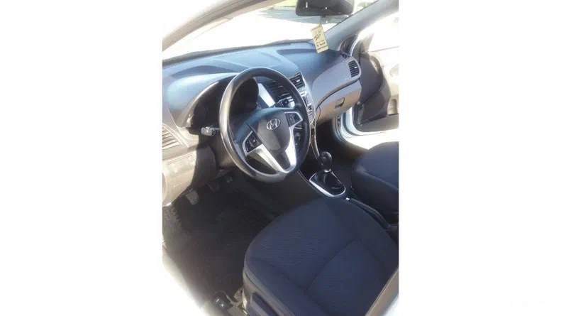 Hyundai Accent 2012 - 5