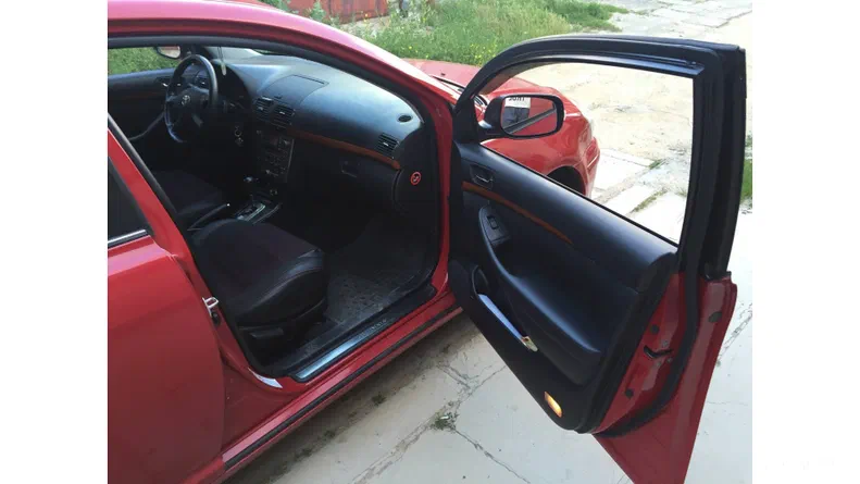 Toyota Avensis 2006 - 13