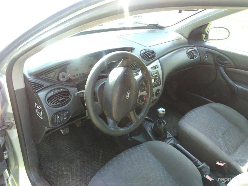 Ford Focus 2000 - 5