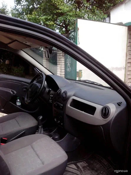 Renault Logan 2012 - 8