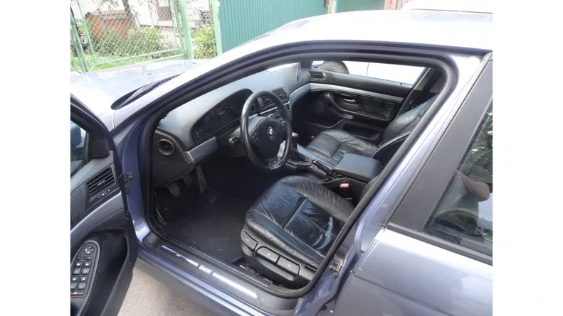 BMW 5 серія 2001 - 8