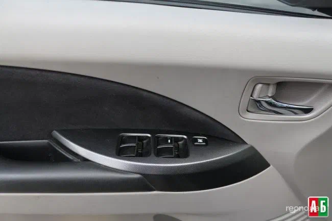 Mitsubishi Grandis 2006