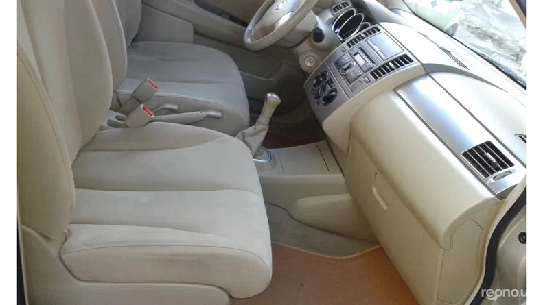 Nissan Tiida 2008 - 10