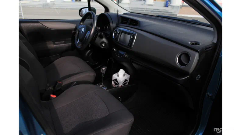 Toyota Yaris 2011 - 10